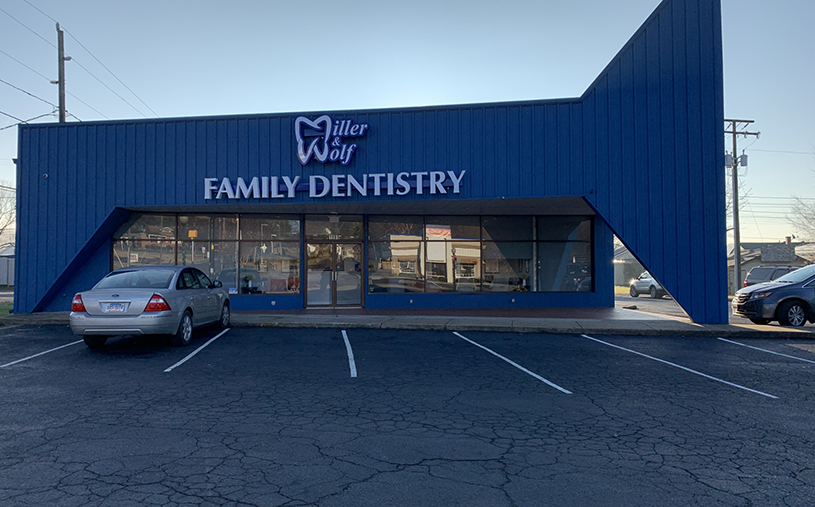 Exterior of the front entrance to Altavista dental office