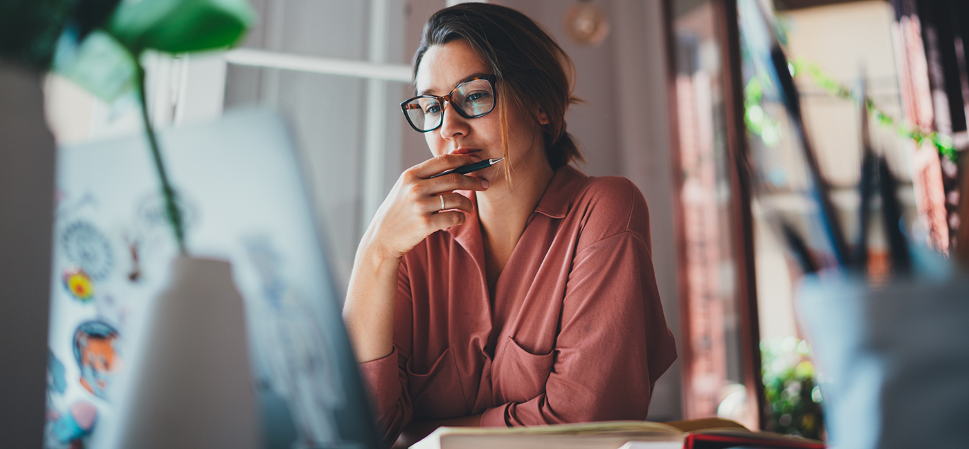 Woman looking on her computer for a top rated Altavista dentist